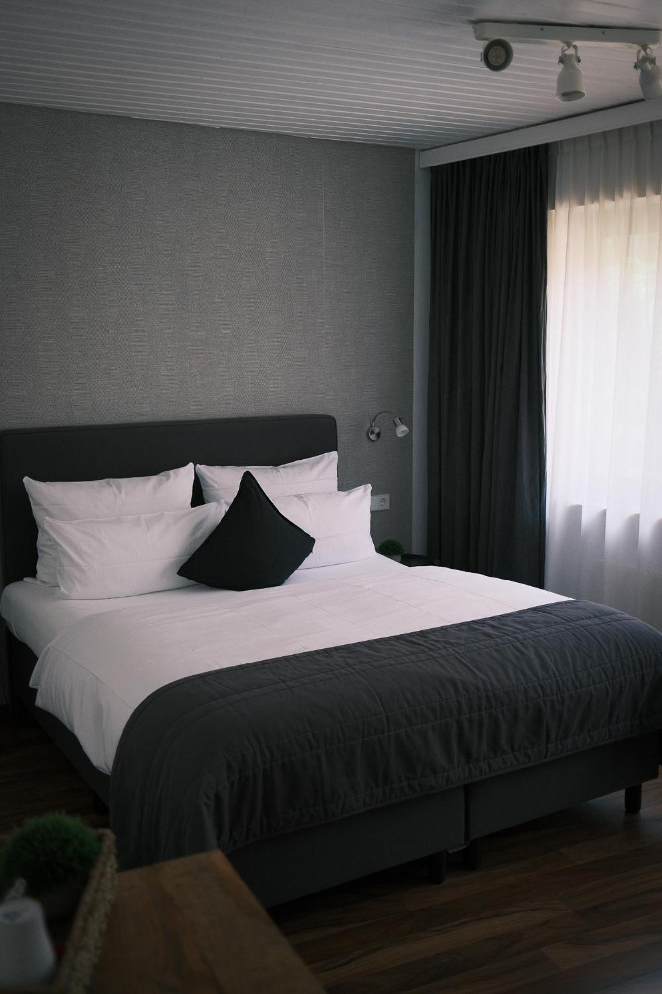 Kreuzblume Hotel & Weinstube Freiburg im Breisgau Luaran gambar